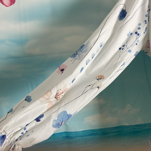 Floral Print Women's Top - White and Blue - Picture 4 of 8